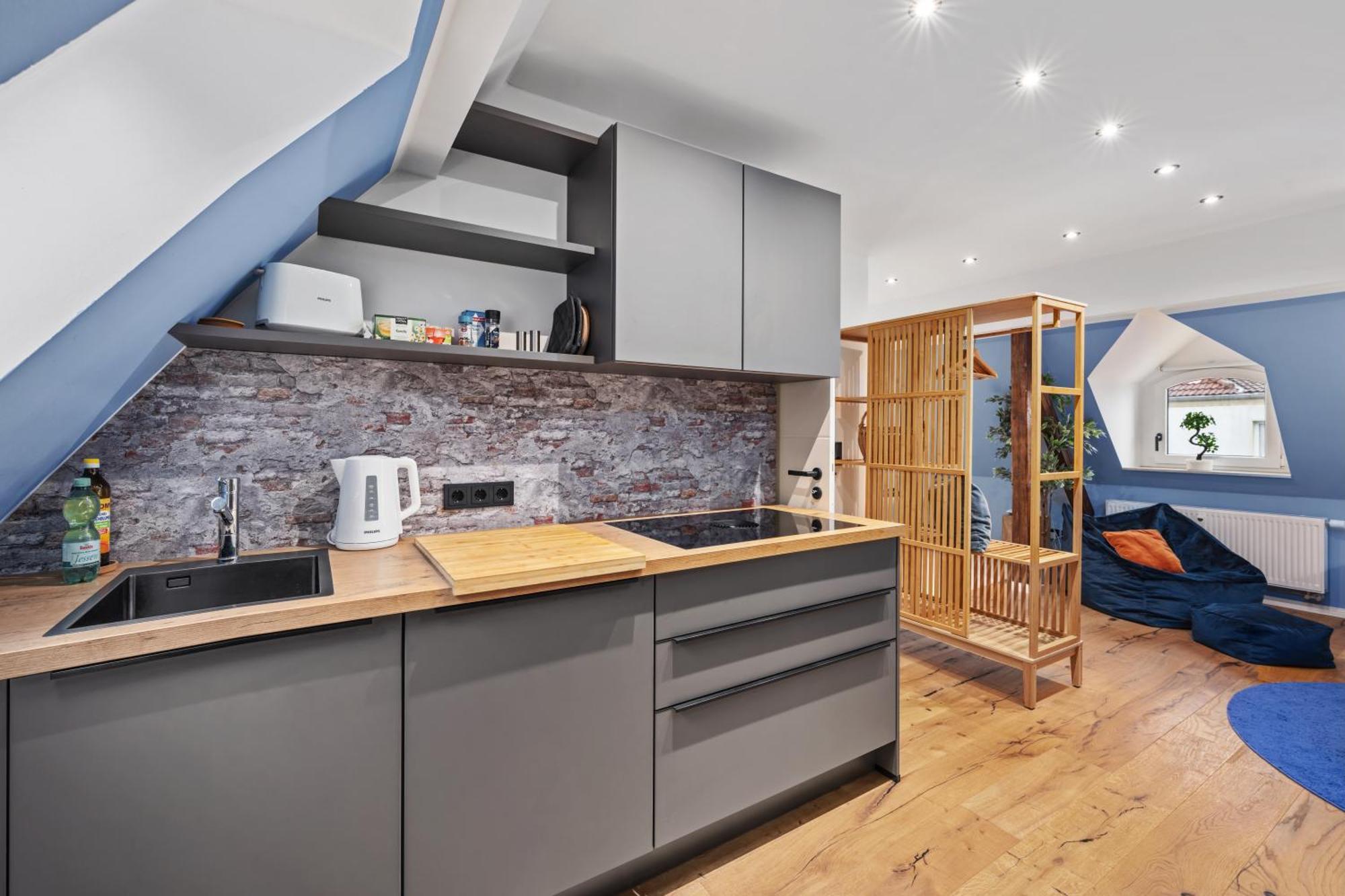 Edler Wohnraum Modernes Vorstadtstudio Mit Emma-Bett, Garten & Kaffeevollautomat Zwickau Extérieur photo